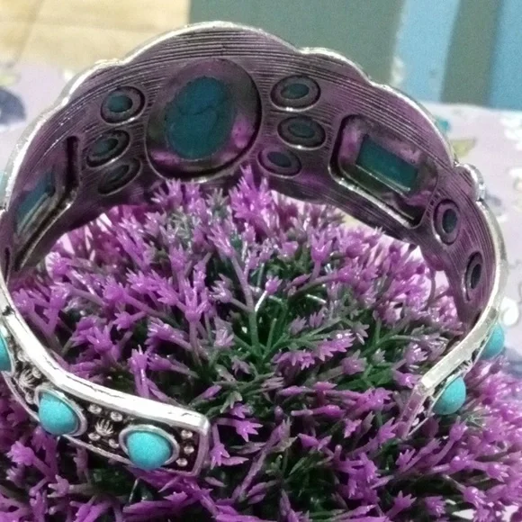 Turquoise and Silver Metal Cuff Bracelet - Picture 4 of 7